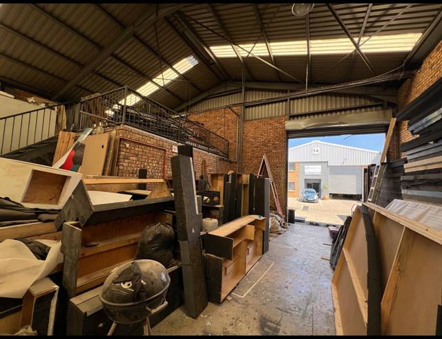 410M² WAREHOUSE TO LET IN STRIJDOMPARK